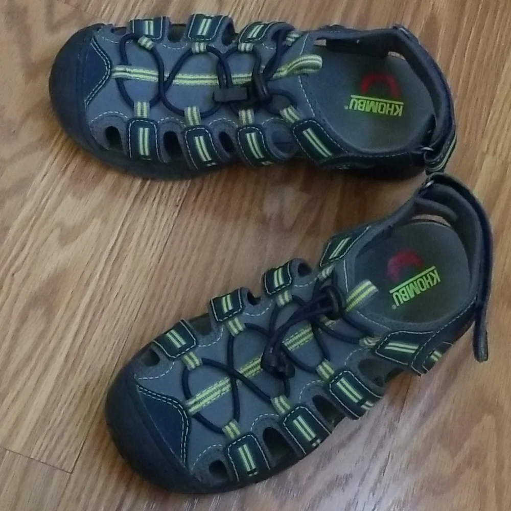 Khombu sandals‎ size 3